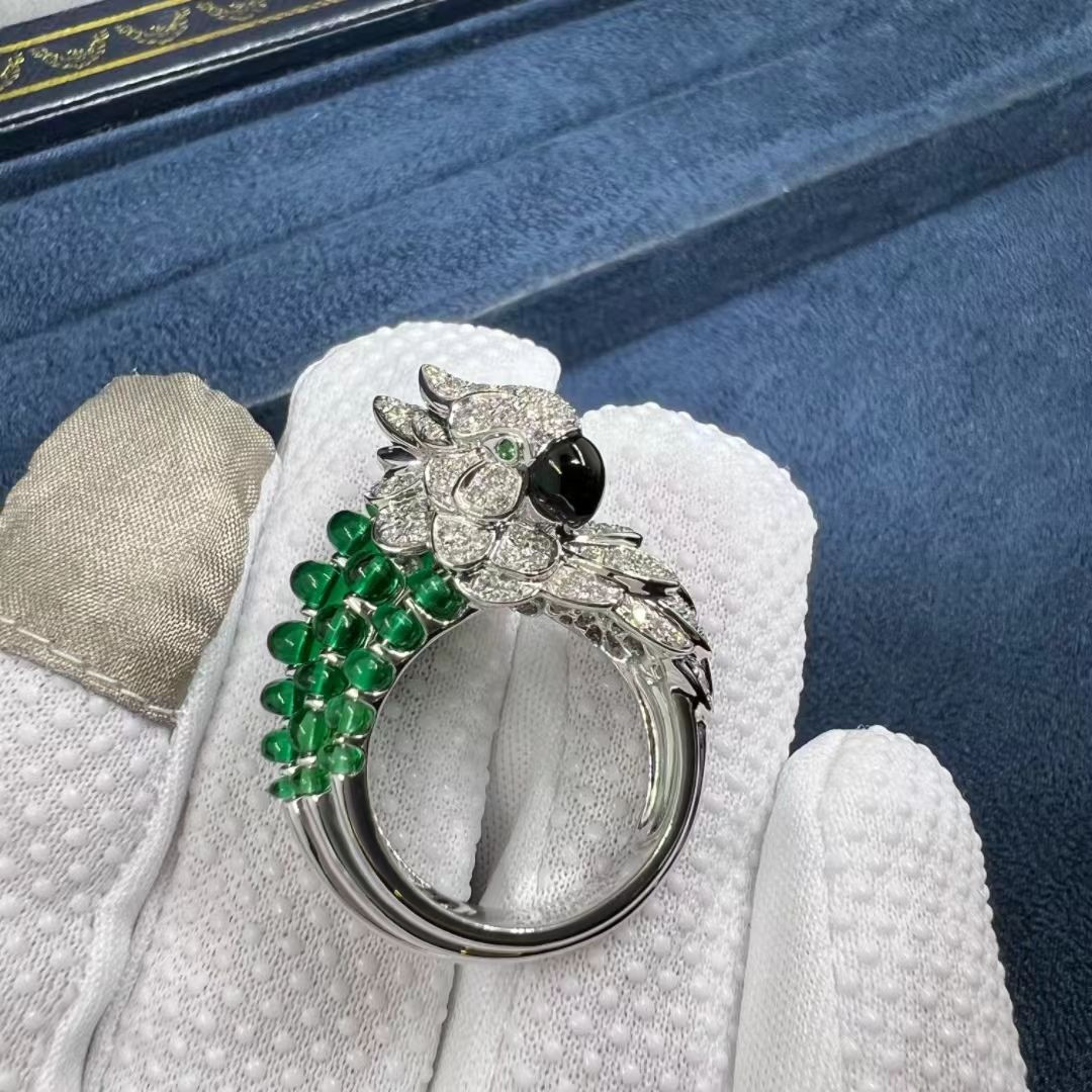 Cartier Les Oiseaux Libérés 18k White Gold Emearls and Diamonds Parrot Ring H4312100