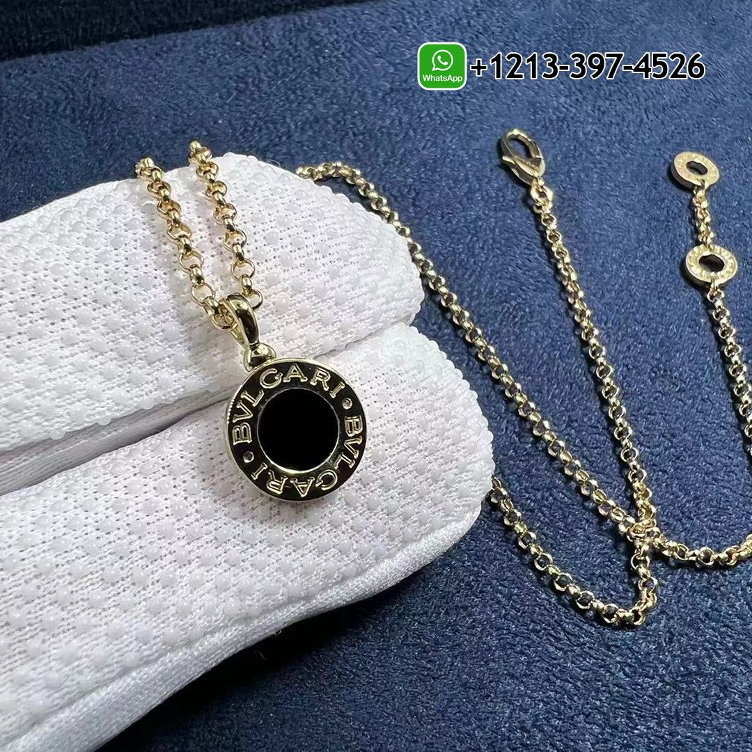 BVLGARI necklace with 18 kt yellow gold chain and 18 kt yellow gold pendant set with onyx