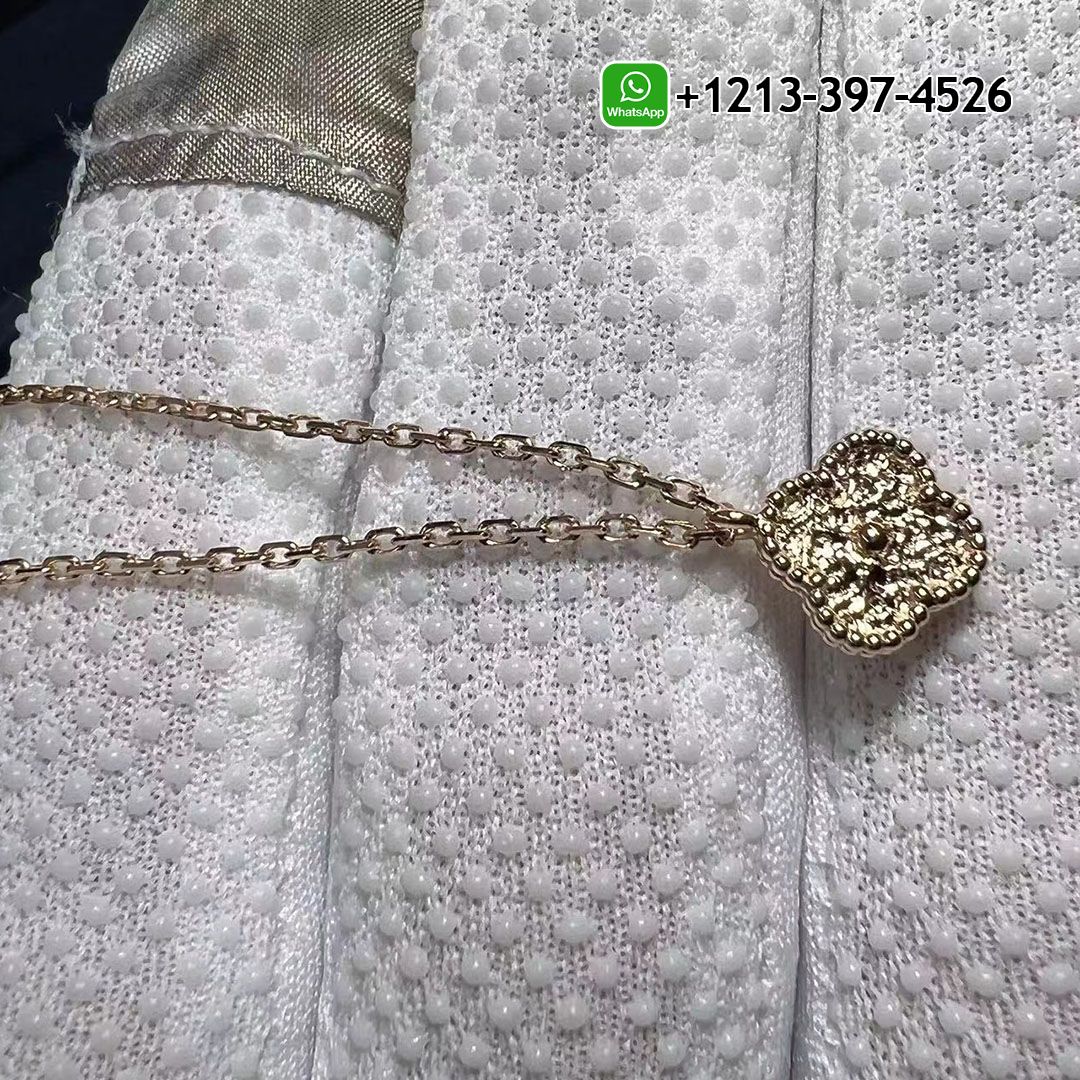 Van Cleef & Arpels Sweet Alhambra 18K Rose Gold Pendant VCARO8DF00