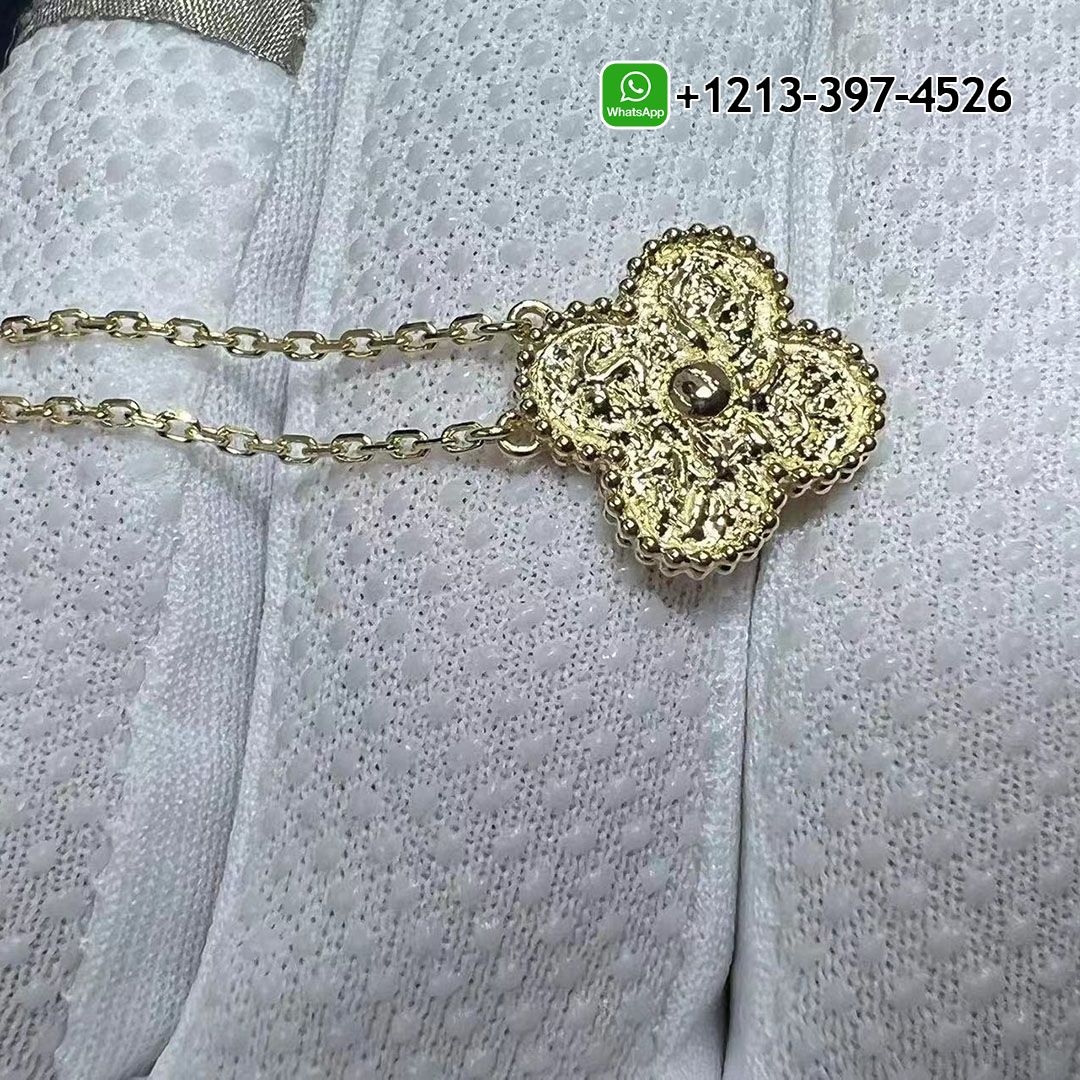 Van Cleef & Arpels Vintage Alhambra 18K Yellow Gold Pendant VCARO1IF00